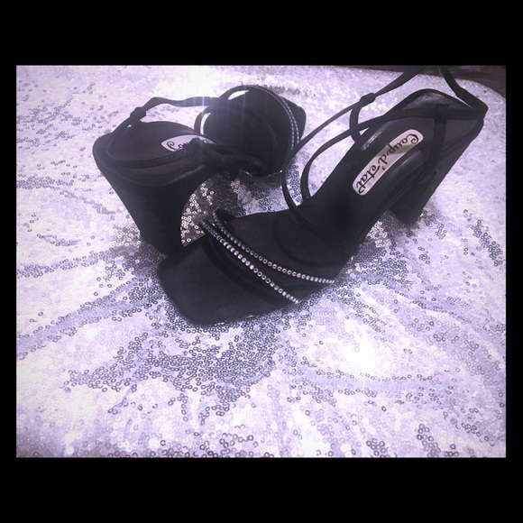 Women’s shoes - Picture 1 of 1